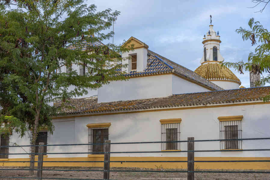 Huelva - parque natural de Doñana - palacio del Lomo del Grullo 03.jpg